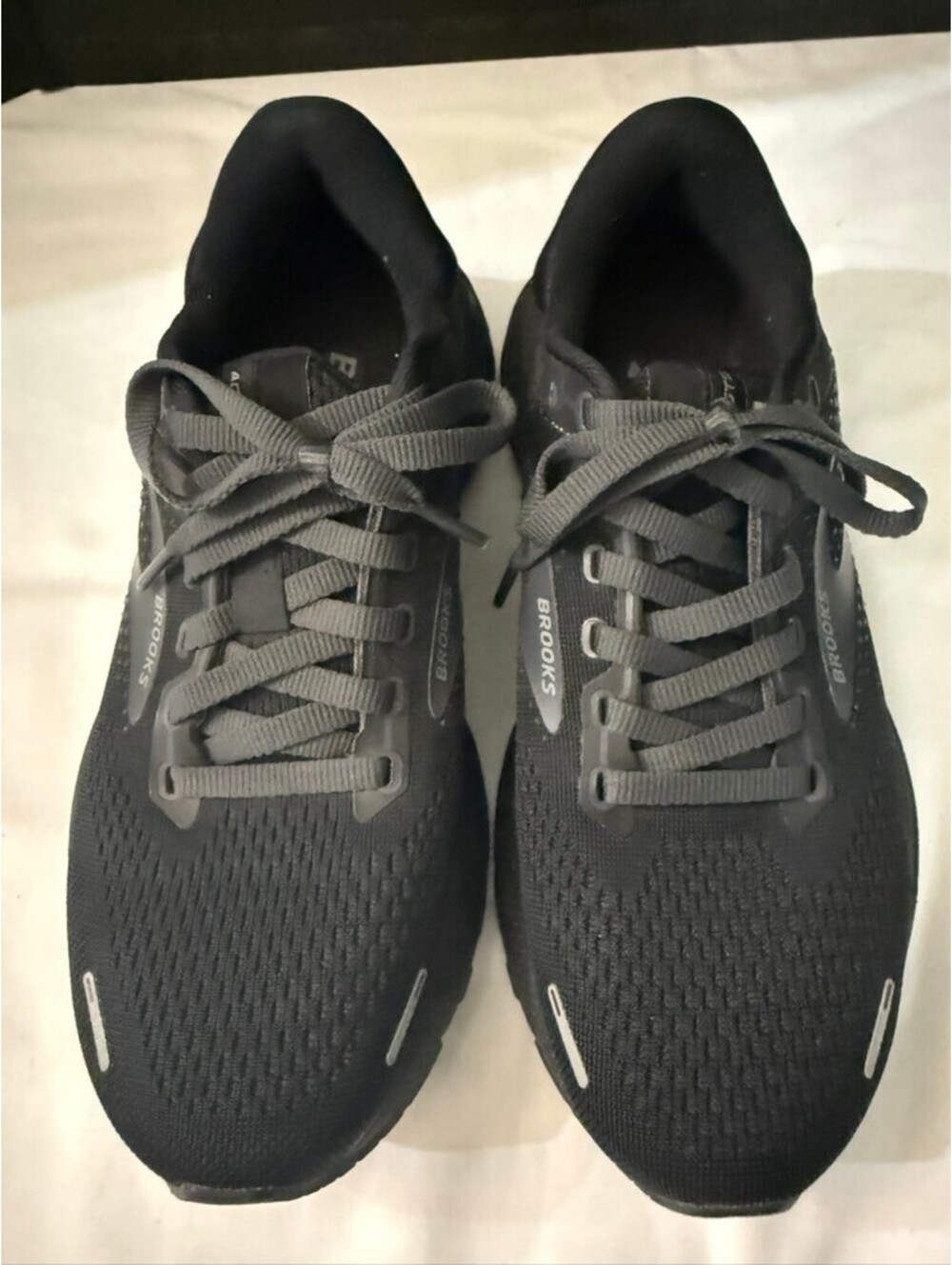 Brooks Adrenaline GTS 22 Womens Running Shoes Size 6 Black